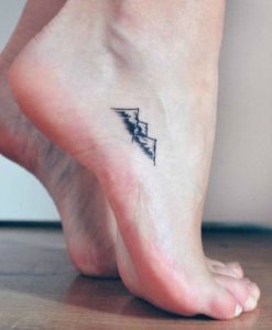 Виды татуировок на ступне