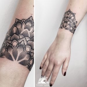 tattoo handgelenk aussen mandala motiv armband