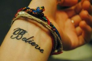 tatuajes en la mu eca letras para mujeres