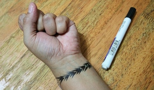 Как сделать тату черной ручкой