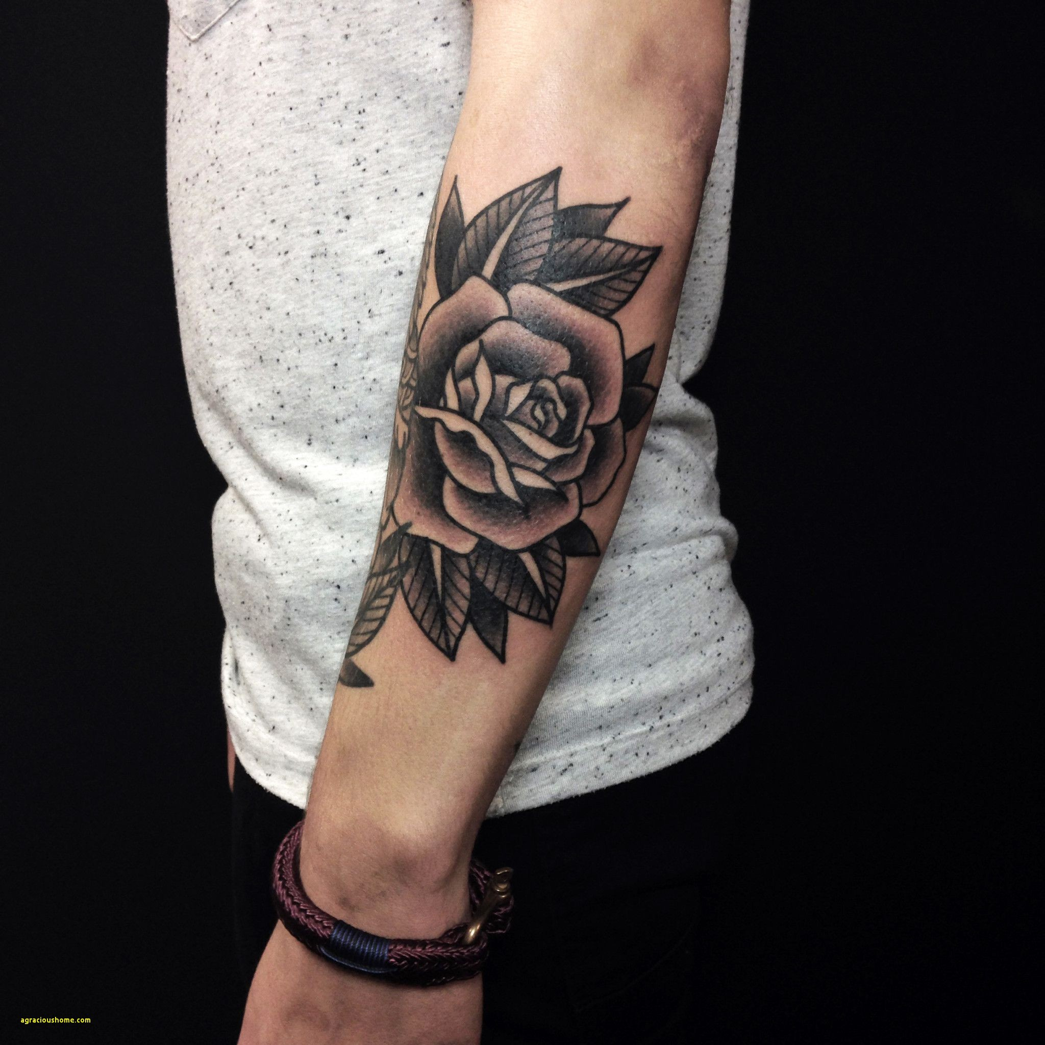 Мужские тату розы на руке - эскизы, значения татуировок с розами
