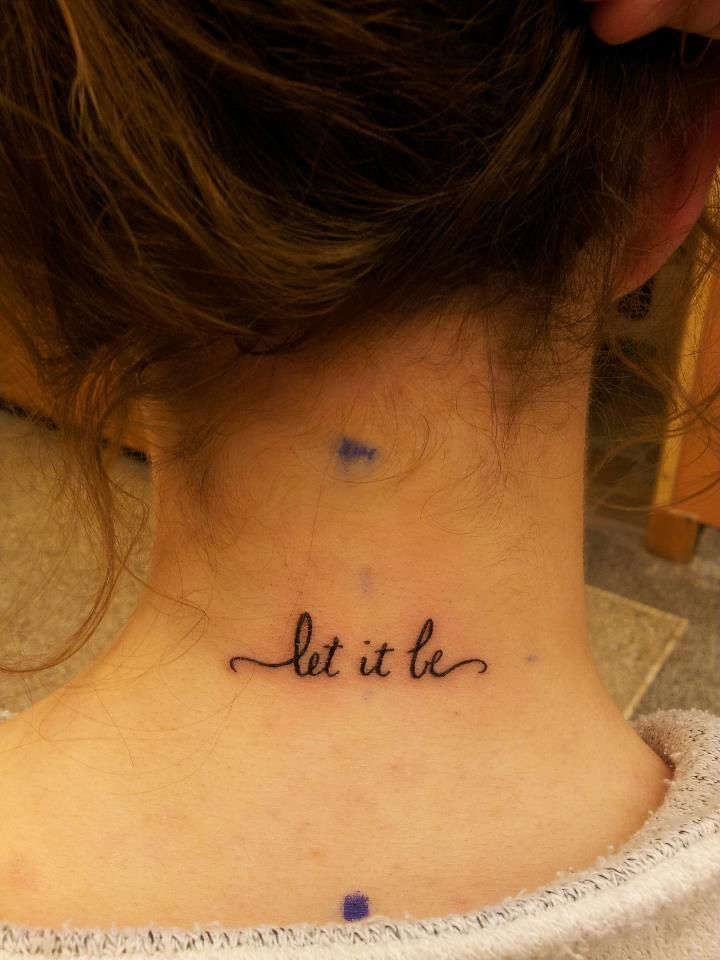 Фото татуировок на шеи надпись