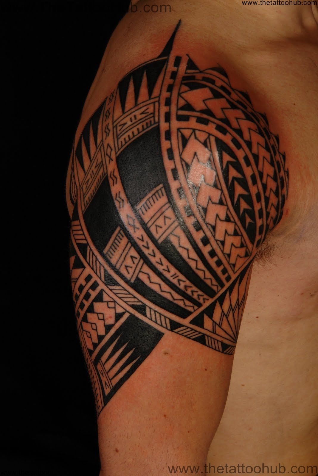 polynesian tribal tattoo on shoulder for men