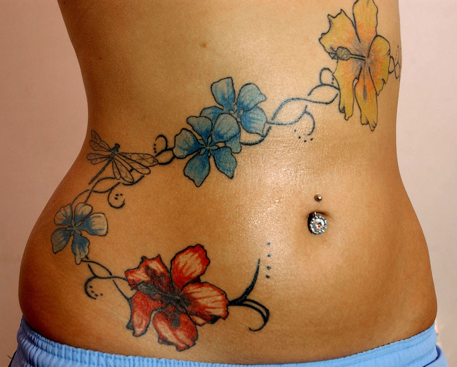 floral stomach tattoo. какую тату можно сделать девушке внизу живота. 